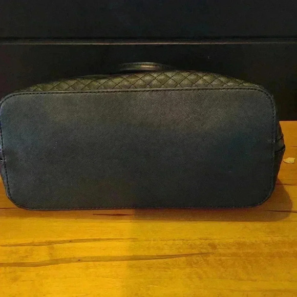 Guess large black 2 handle handbag - Picture 4 of 8